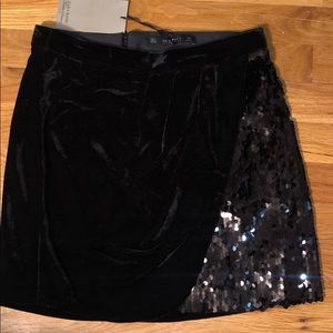 Brand new super cute velvet Zara skirt!